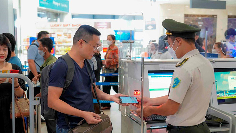 cách sử dụng VNeID chi tiết khi check in ở sân bay