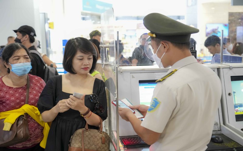 cách sử dụng VNeID chi tiết khi check in ở sân bay