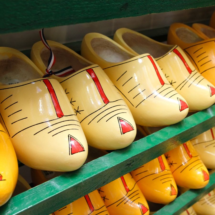 Klompen (guốc gỗ)