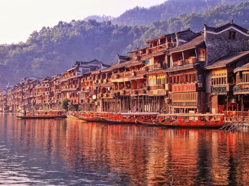 Tìm hiểu đôi nét về Phượng Hoàng Cổ Trấn