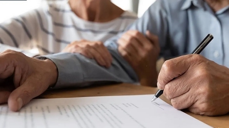 Người giữ di chúc là người hưởng di sản thì có được không?