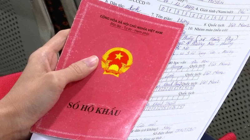 Trong thời hạn 05 ngày làm việc kể từ ngày nhận đủ hồ sơ hợp lệ, cơ quan đăng ký có trách nhiệm thẩm định, cập nhật thông tin về hộ liên quan đến hồ sơ Thủ tục tách hộ khẩu Online 2024