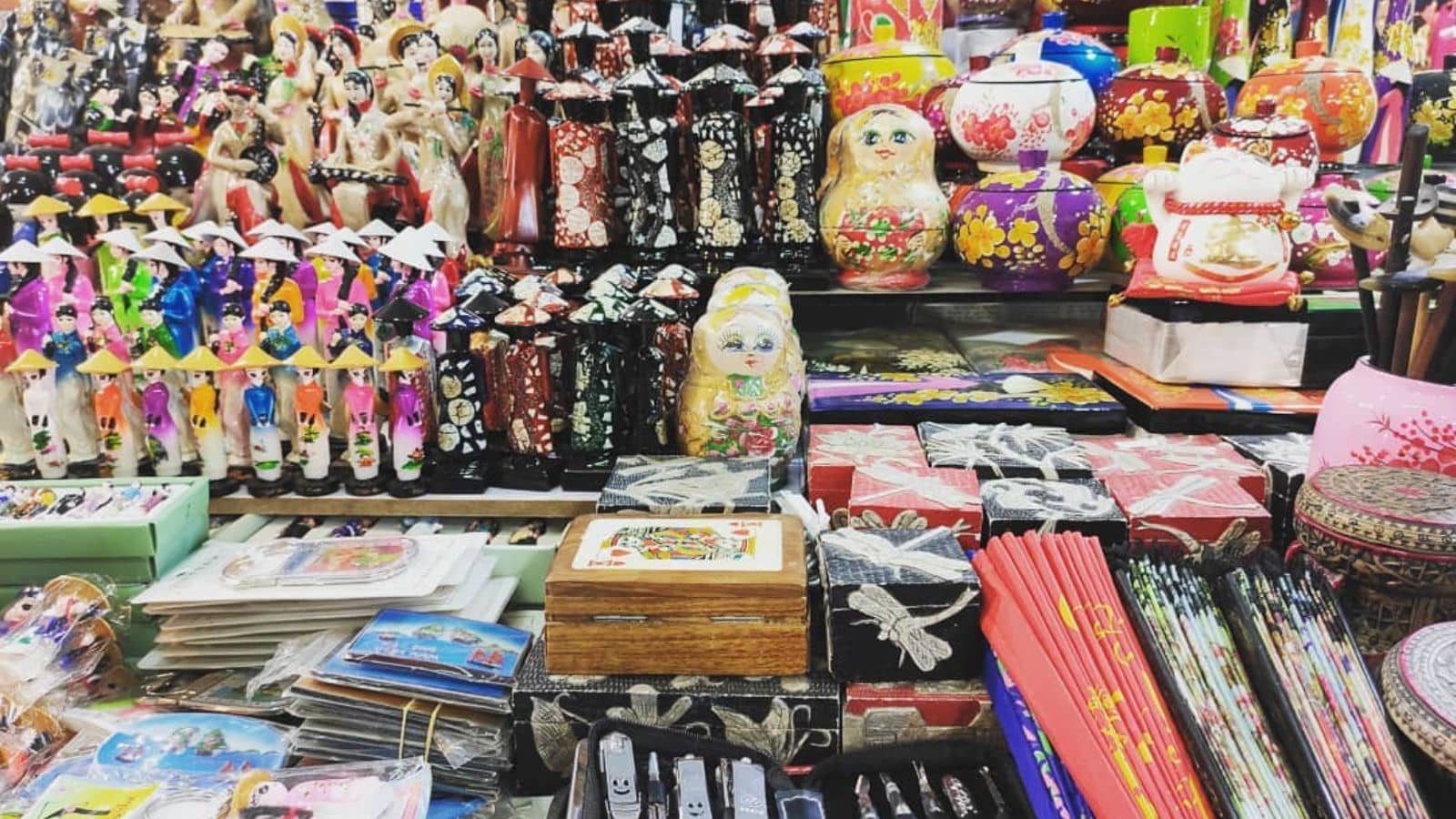 Chợ đêm Hạ Long - Thiên đường mua sắm cho khách du lịch 